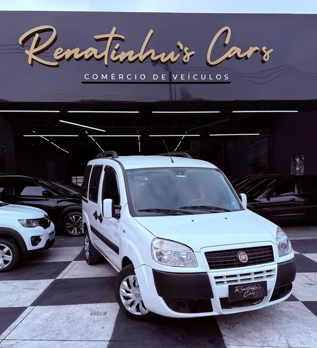Carro Fiat Doblò 2017 Essence 1.8 5L (Flex)