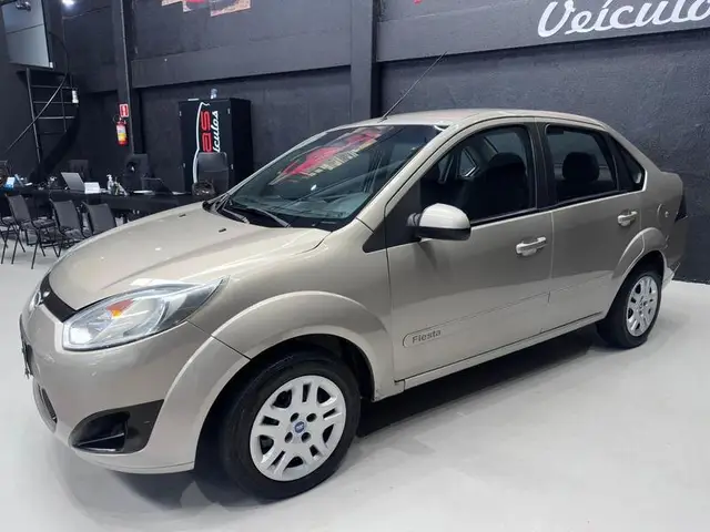 Carro Ford Fiesta Sedan 2014 SE 1.6 Rocam (Flex)