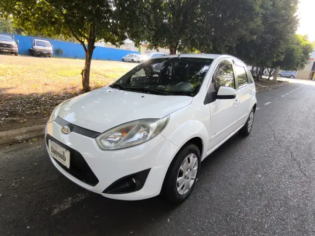Carro Ford Fiesta Hatch 2014 SE Plus 1.6 RoCam (Flex)