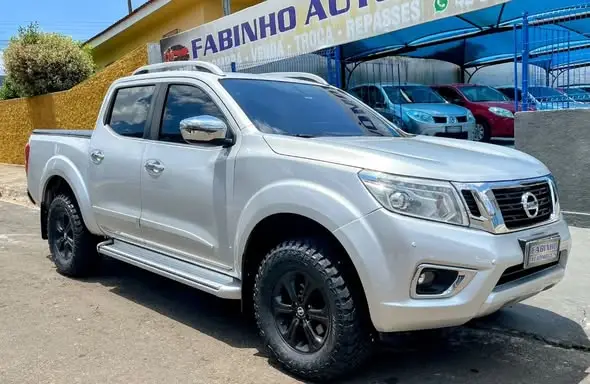 Carro Nissan Frontier 2017 2.3 TD CD LE 4x4 (Aut)