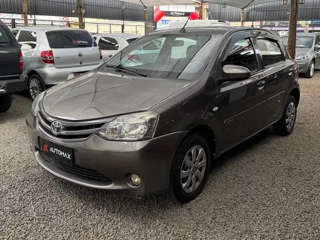 Carro Toyota Etios 2017 XS 1.5 (Flex)