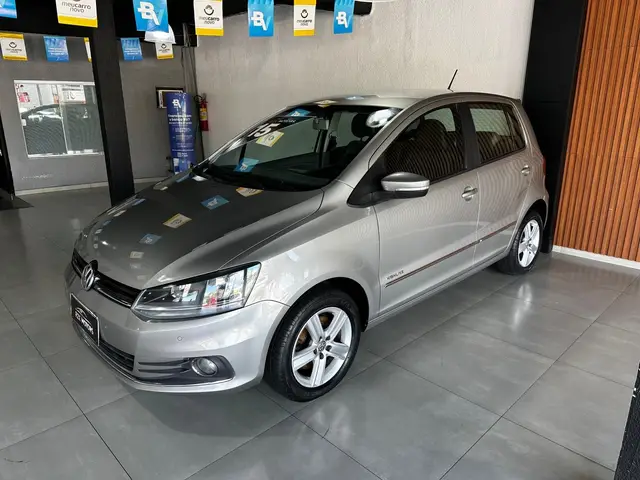 Carro Volkswagen Fox 2015 Highline I-Motion 1.6 16v MSI (Flex)