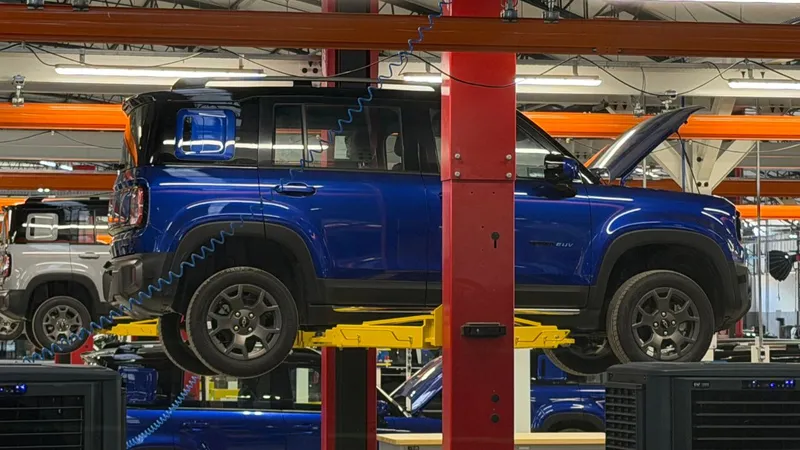 Chevrolet Spark começa a ser montado no Ceará; Captiva também será 'brasileira'