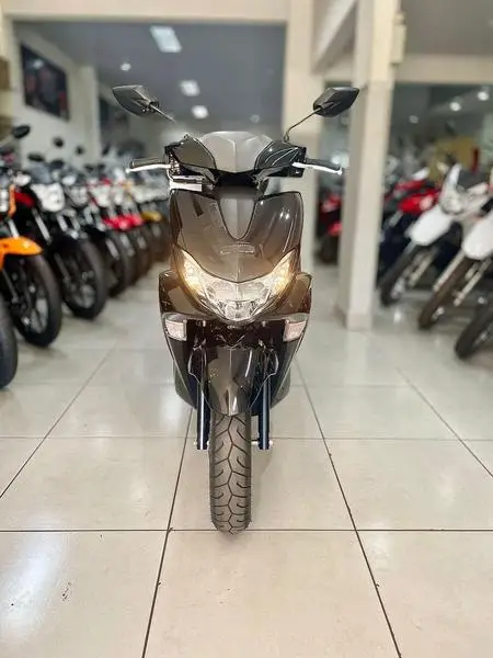 Moto Yamaha Fluo 2023 ABS