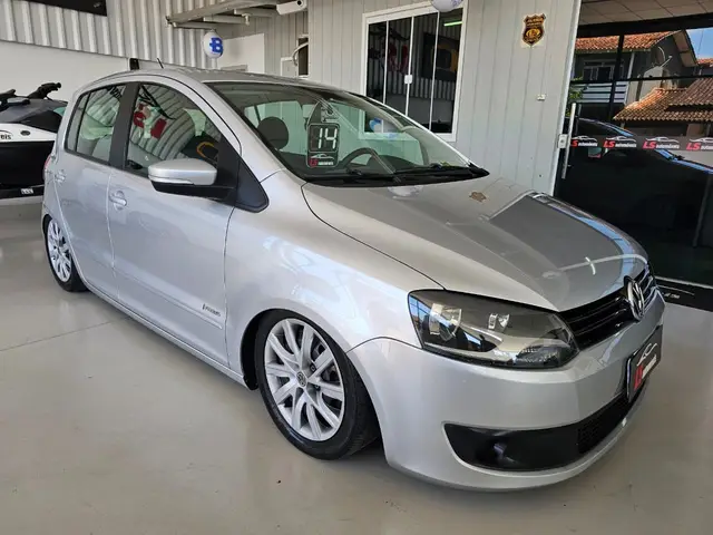 Carro Volkswagen Fox 2014 1.0 TEC (Flex) 4p