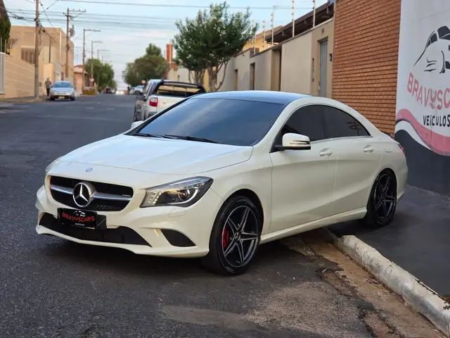 Carro Mercedes-Benz Classe A  2016 200 1.6 Turbo FlexFuel DCT