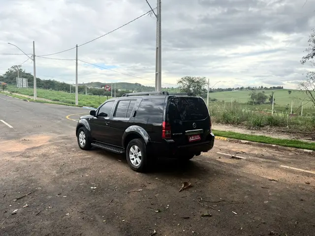 Carro Nissan Pathfinder 2008 LE 4x4 4.0 24V
