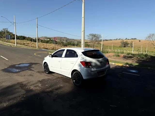 Carro Chevrolet Onix 2013 1.0 LT SPE/4
