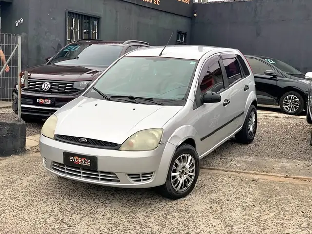 Carro Ford Fiesta Hatch 2005 1.0