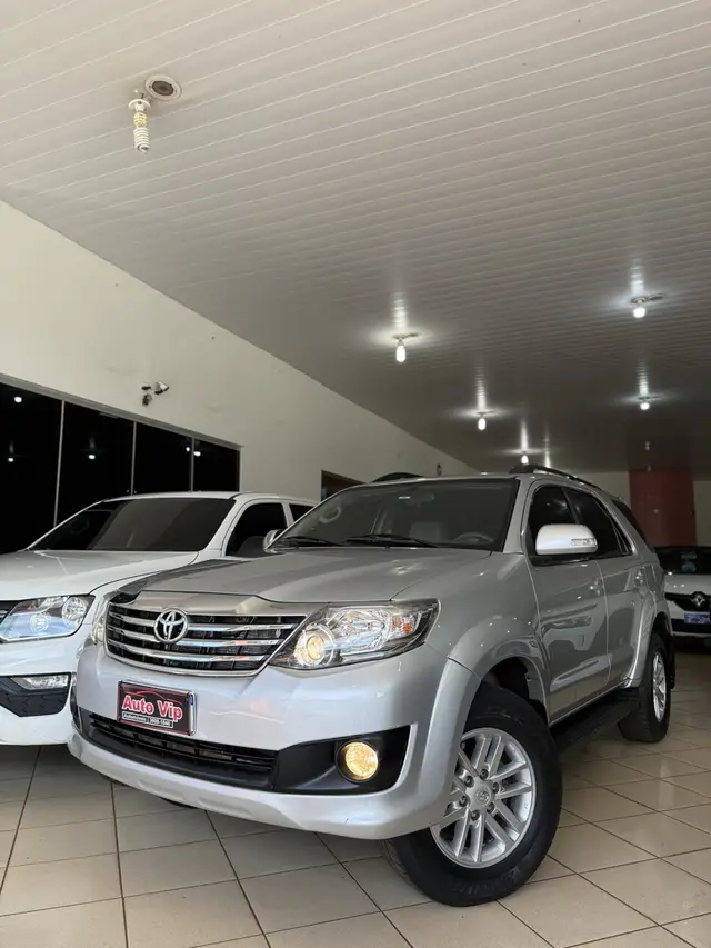 Carro Toyota Hilux SW4 2013 SR 2.7 4x2 (Flex)
