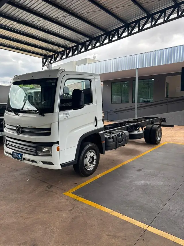 Caminhão Volkswagen 11.180 2021 Delivery 2p (diesel)(E5)