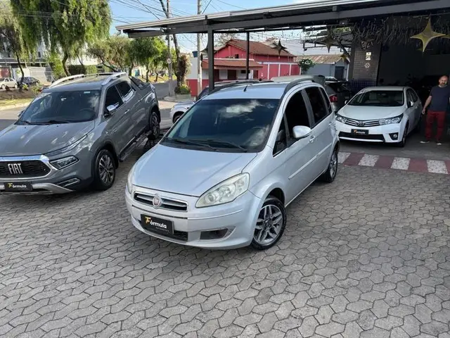 Carro Fiat Idea 2014 Attractive 1.4 8V (Flex)