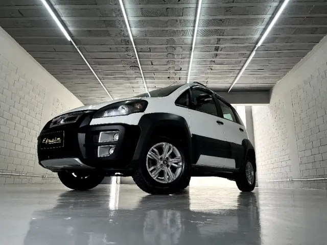 Carro Fiat Idea 2015 Adventure 1.8 16V E.TorQ (Flex)