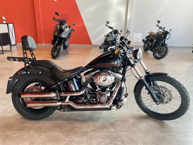 Moto Harley-Davidson FX 2013 BLACKLINE FXS
