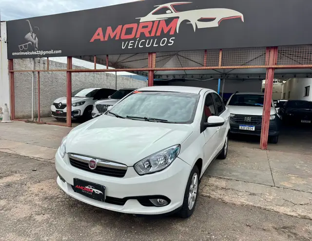 Carro Fiat Grand Siena 2014 Evo Attractive 1.4 8V (Flex)