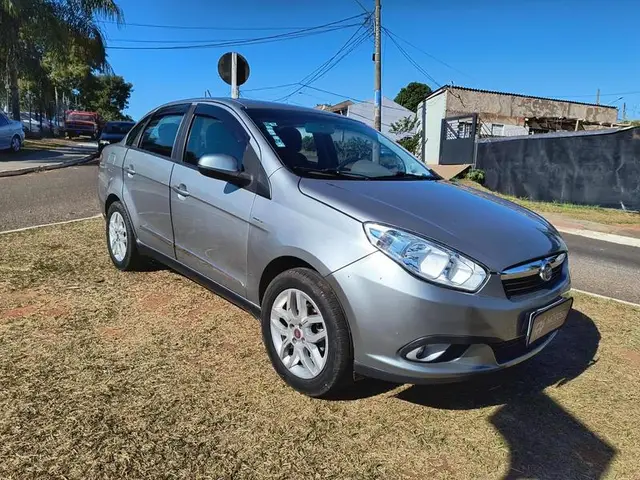 Carro Fiat Grand Siena 2015 Essence 1.6 16V (Flex)