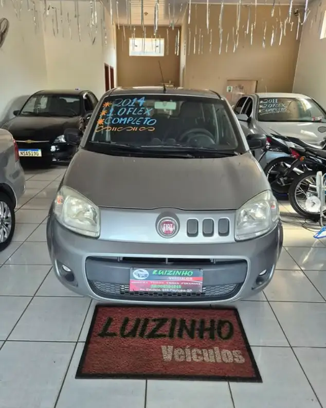 Carro Fiat Uno 2014 Vivace Celeb. 1.0 8V (Flex) 4p