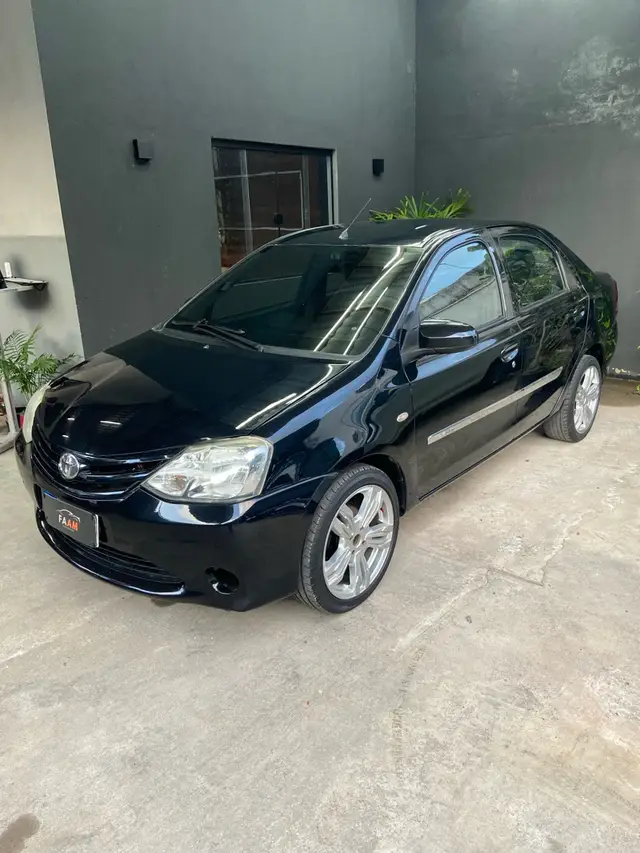 Carro Toyota Etios Sedan 2015 X 1.5 (Flex)