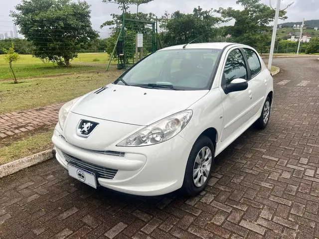 Carro Peugeot 207 2013 Hatch XR 1.4 8V (flex) 4p