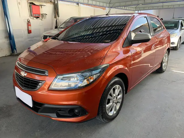 Carro Chevrolet Onix 2014 1.0 Loolapalooza SPE/4