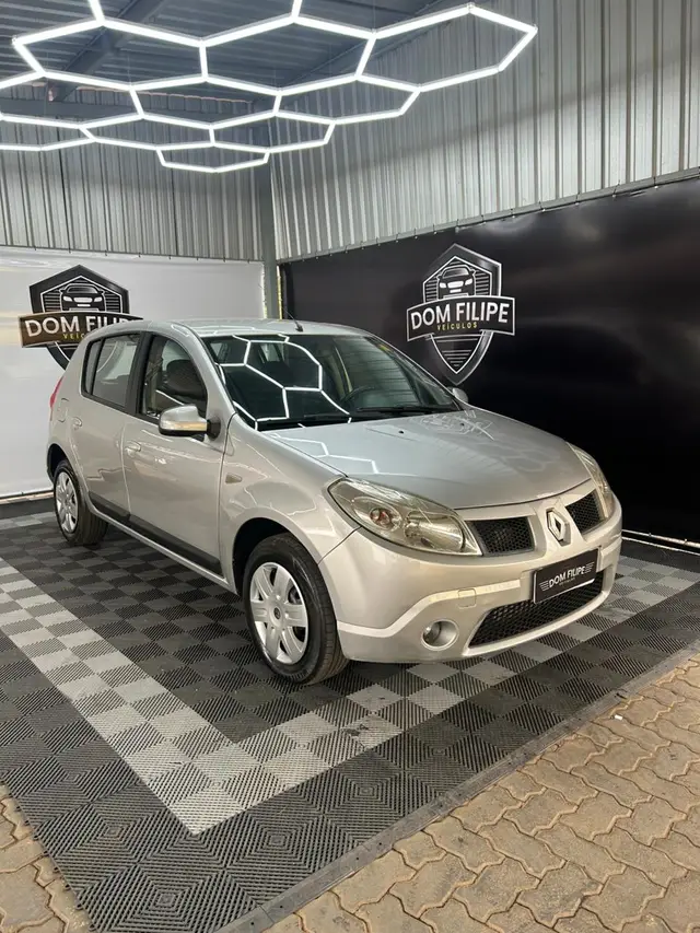 Carro Renault Sandero 2010 Privilège 1.6 8V Hi-Torque (flex)