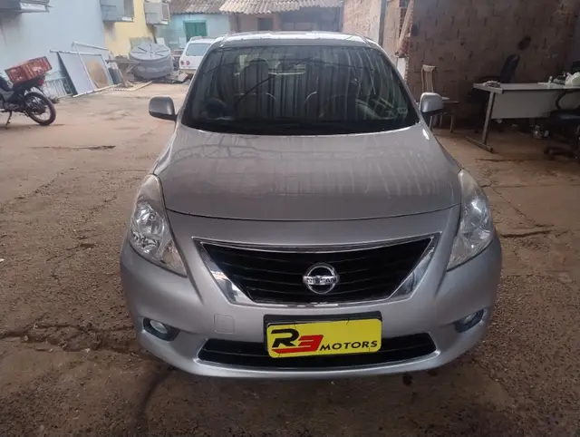 Carro Nissan Versa 2013 1.6 16V SL (Flex)