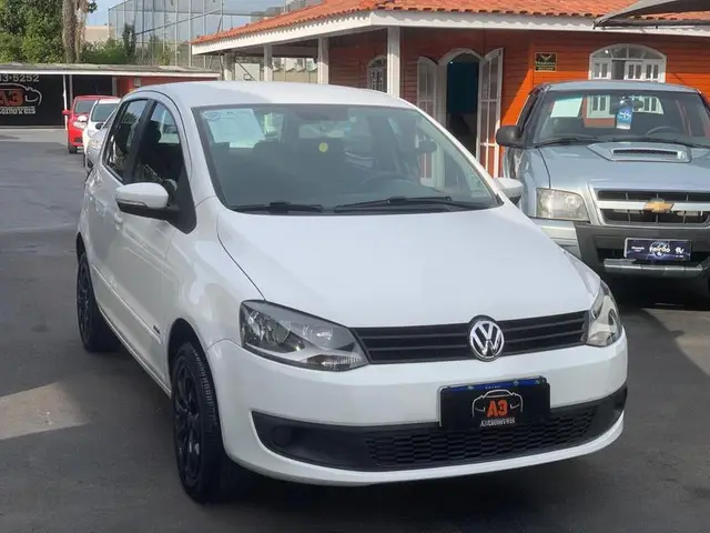 Carro Volkswagen Fox 2014 1.0 TEC (Flex) 4p