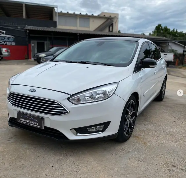 Carro Ford Focus Hatch 2016 Titanium 2.0 PowerShift