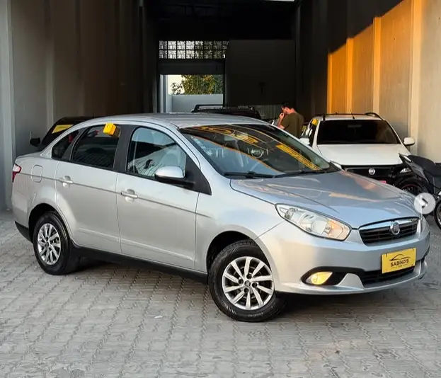 Carro Fiat Grand Siena 2013 Tetrafuel 1.4 8V