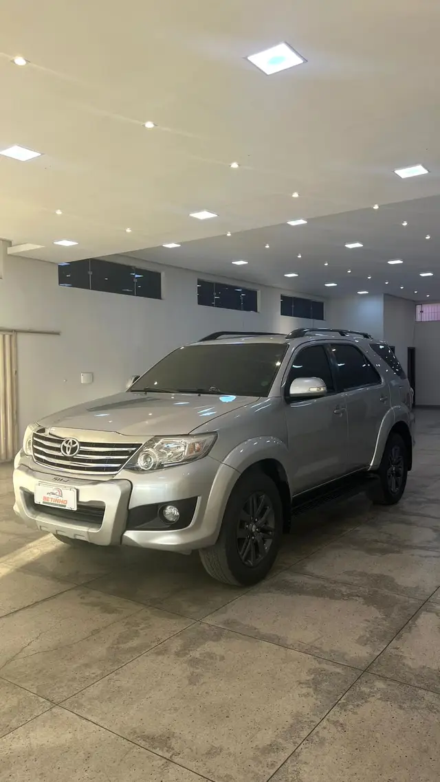 Carro Toyota SW4 2015 SR 4x2 2.7/ 2.7 Flex 16V Aut.