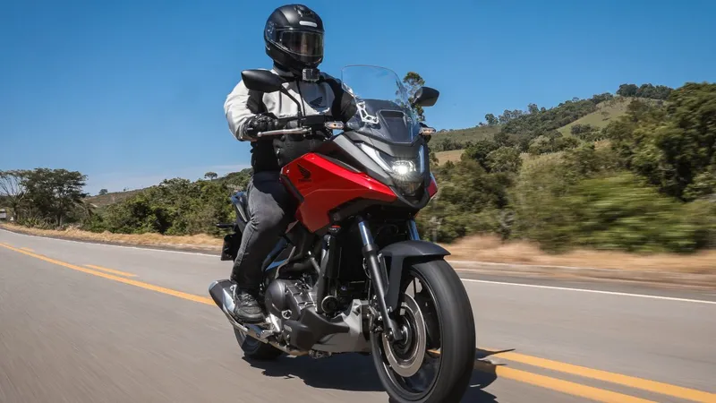 Honda NC750X 2026 ganha nova geração com mais tecnologia