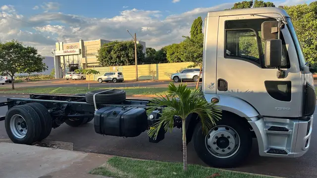 Caminhão Ford Cargo 1319 2014 CARGO 1319 E Turbo 2p (diesel)(E5)