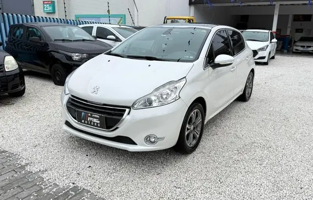Carro Peugeot 208 2014 Griffe 1.6 16V (Flex)