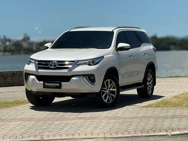 Carro Toyota SW4 2017 2.8 TDI SRX 7L 4x4 (Aut)