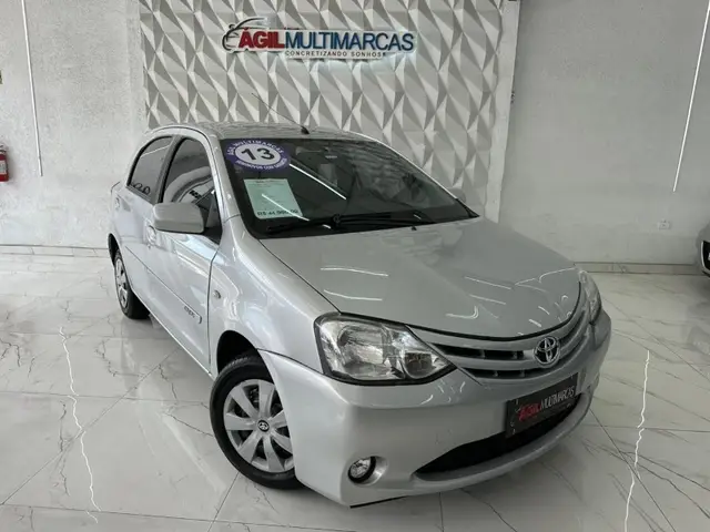Carro Toyota Etios 2013 XS 1.3 (Flex)