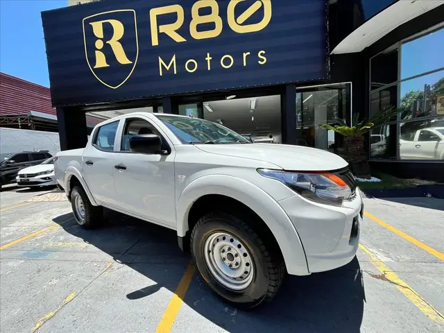 Carro Mitsubishi L200 Triton Savana 2023 2.4 Turbo