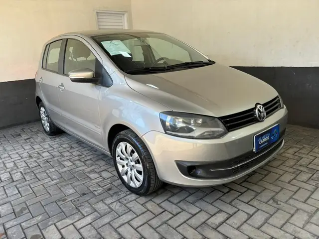 Carro Volkswagen Fox 2014 1.0 TEC (Flex) 4p