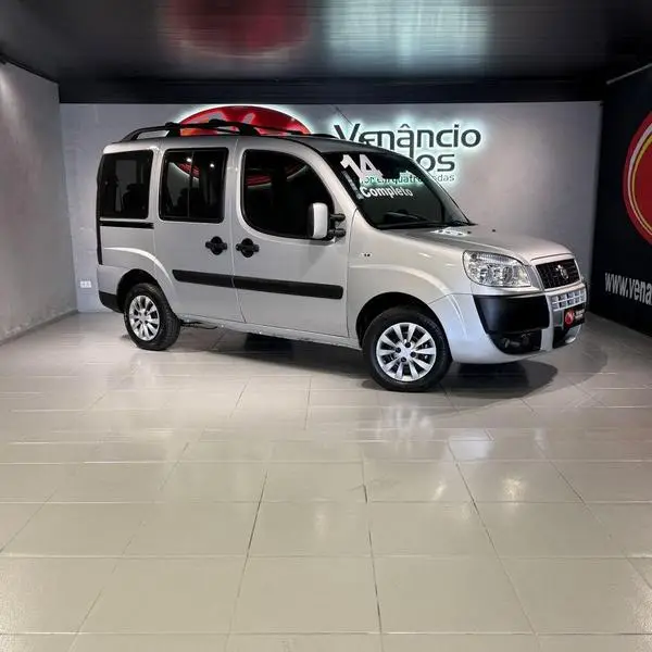 Carro Fiat Doblò 2014 Essence 1.8 16V (Flex)