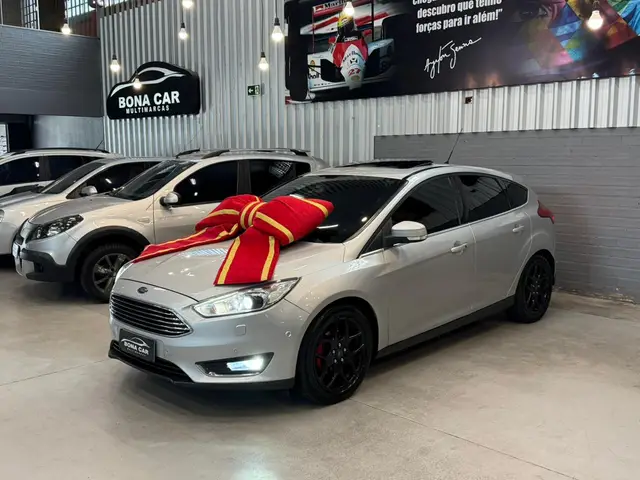 Carro Ford Focus Hatch 2017 Titanium Plus 2.0 PowerShift