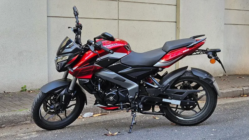 Bajaj Dominar NS160: 5 coisas para saber antes de comprar a street