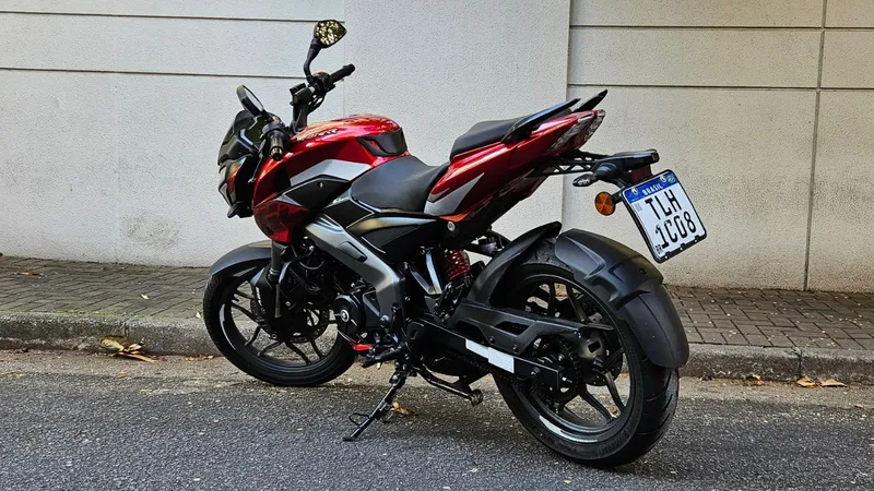 Teste: Bajaj Dominar NS160 é a street que busca o trono da Honda CG