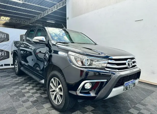 Carro Toyota Hilux Cabine Dupla 2017 Hilux 2.8 TDI SRX CD 4x4 (Aut)