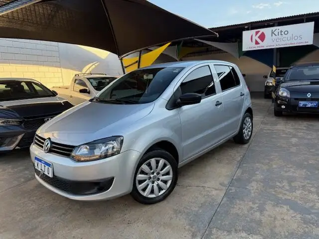 Carro Volkswagen Fox 2014 1.0 TEC (Flex) 4p