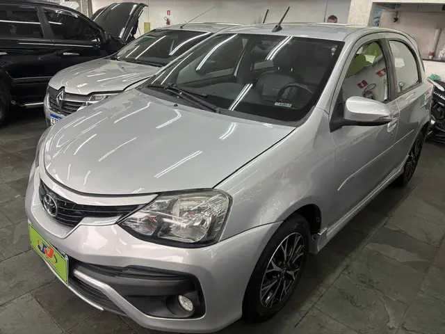 Carro Toyota Etios 2017 Platinum 1.5 (Aut) (Flex)