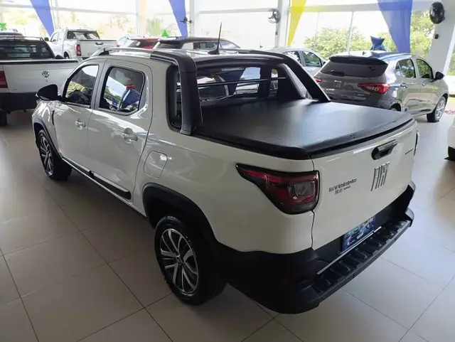 Carro Fiat Strada 2025 Volcano 1.3