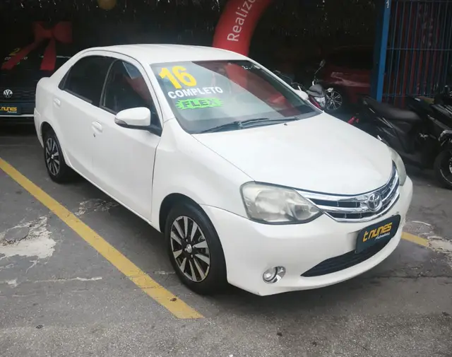 Carro Toyota Etios Sedan 2016 Platinum 1.5 (Flex)