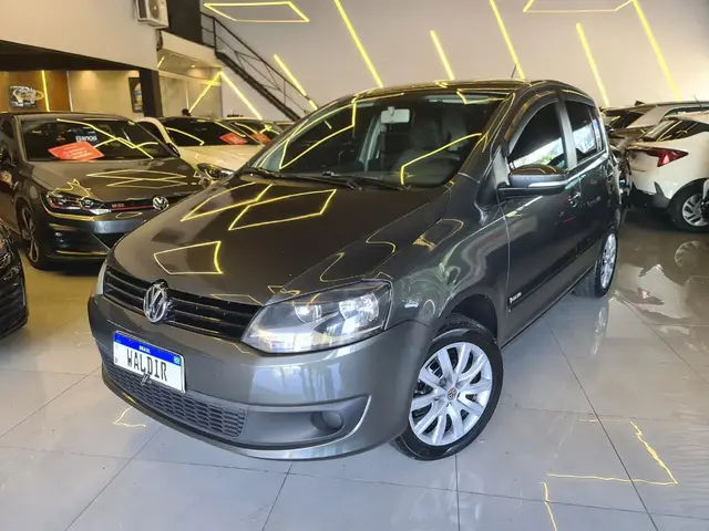 Carro Volkswagen Fox 2014 1.6 VHT (Flex)