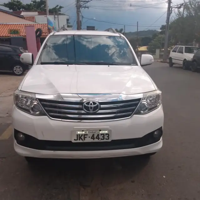 Carro Toyota Hilux SW4 2012 SR 4x2 2.7/ 2.7 Flex 16V Aut.