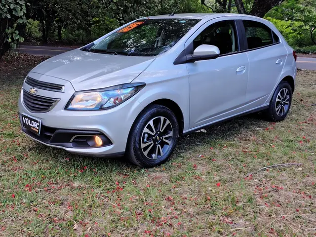 Carro Chevrolet Onix 2015 1.4 LTZ SPE/4 (Aut)