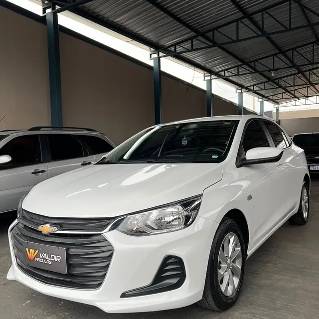 Carro Chevrolet Onix Plus 2023 LT 1.0